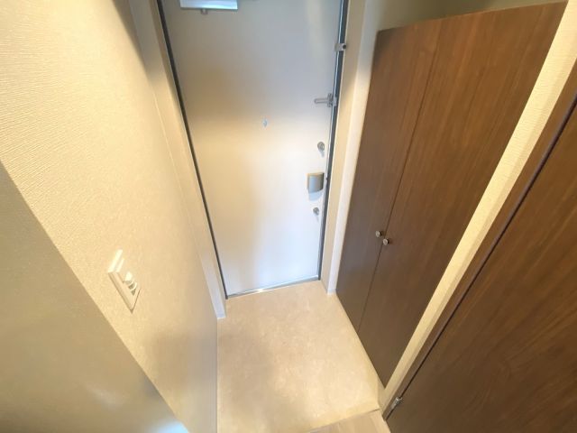 玄関　※部屋毎でカラーに違いがある場合がございます。