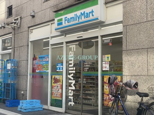 ドラックストア　ファミリーマート中川駅前店（ドラッグストア）まで548m