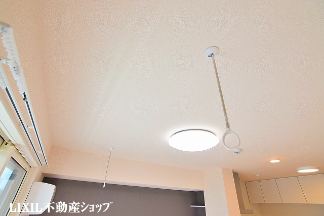 その他設備　あると便利な室内物干し機能付です。