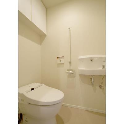 トイレ　※写真は同タイプ住戸です。
