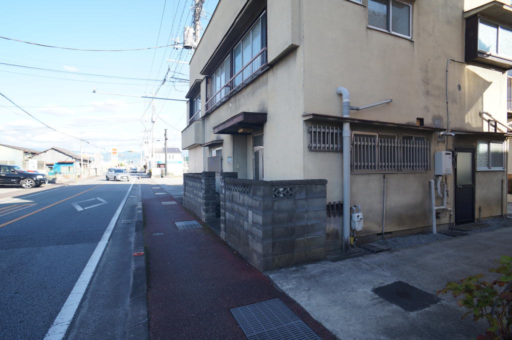 建物外観　建物北側。青葉通りに面した場所となります。