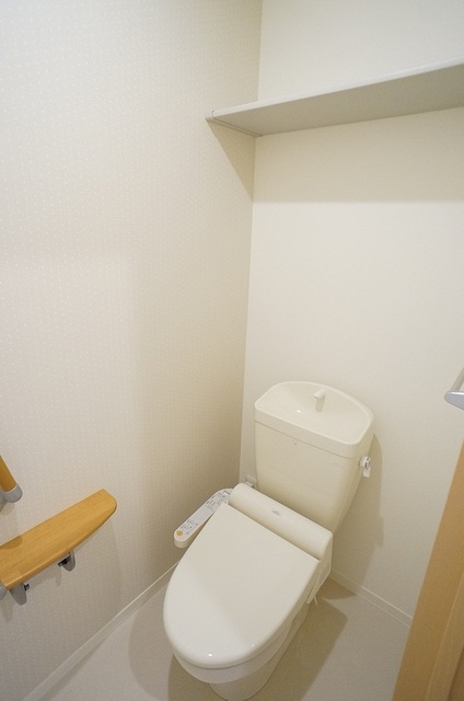 ＪＲ総武線 新検見川駅 徒歩10分 3階建 築12年のトイレ写真