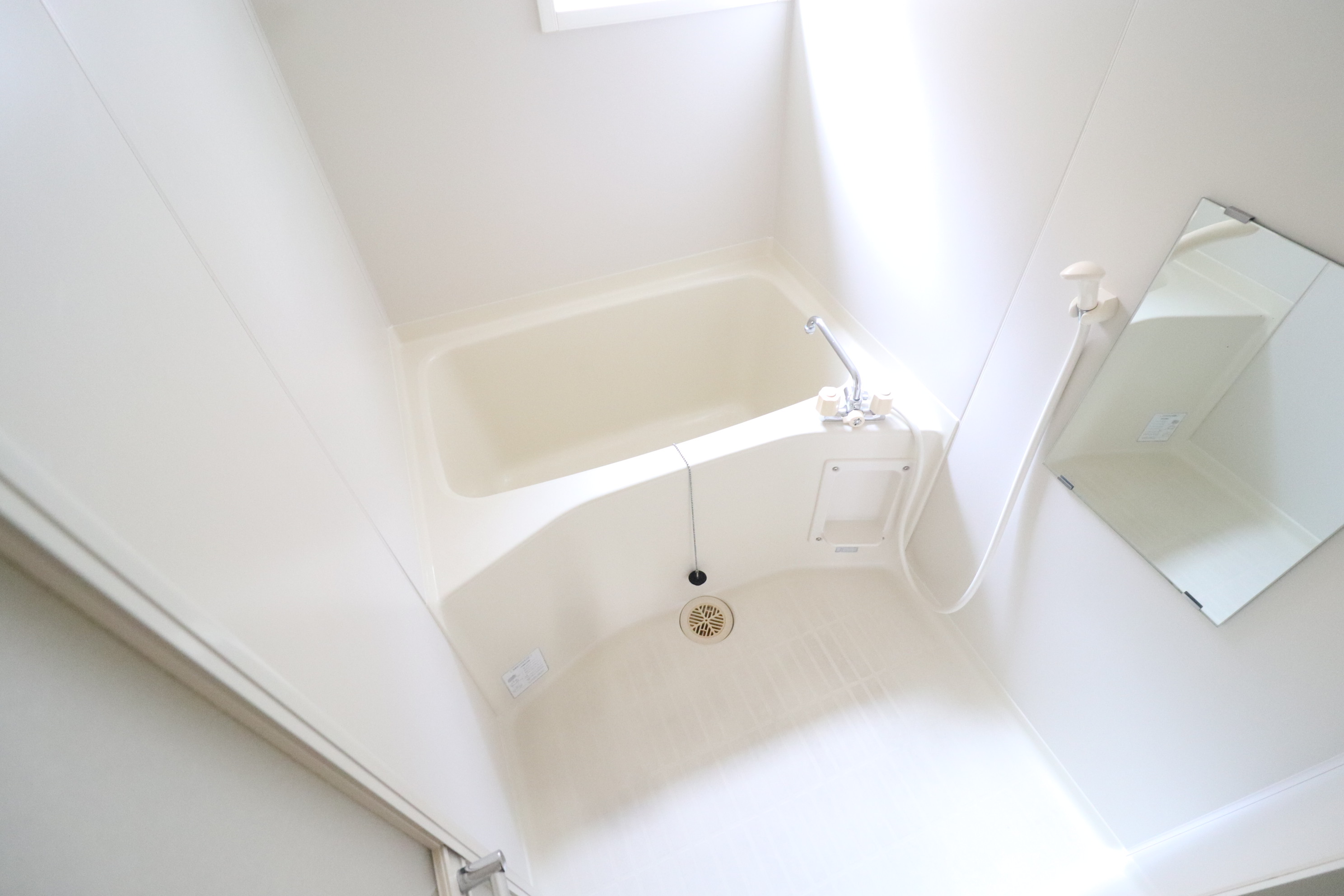 バス・シャワールーム　浴室です！窓付きです！