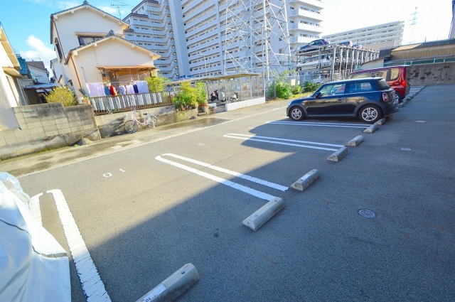 ドラックストア　スーパードラッグひまわり船越店（ドラッグストア）まで275m