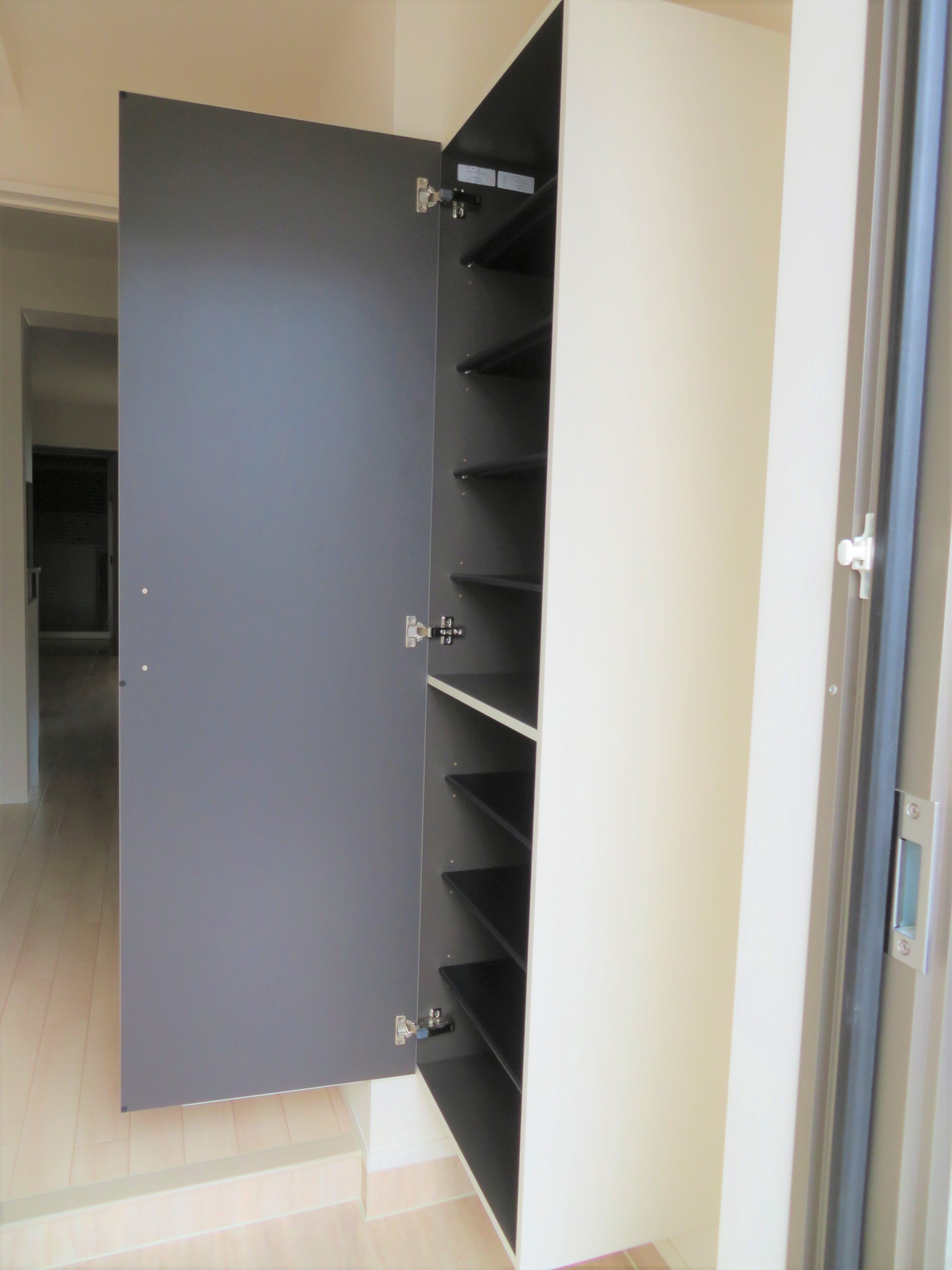 玄関　1部屋につき宅配BOXが御座います！