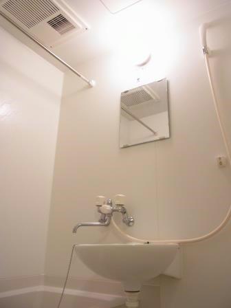 バス・シャワールーム　雨の日にも便利な浴室乾燥機付き