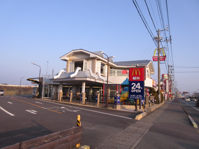 飲食店　マクドナルド23号津店（飲食店）まで581m