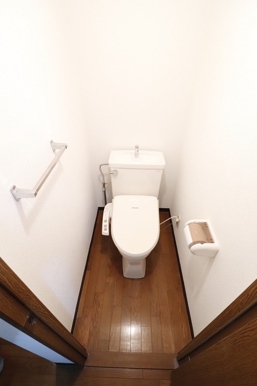 トイレ　※同物件、別部屋の写真です。