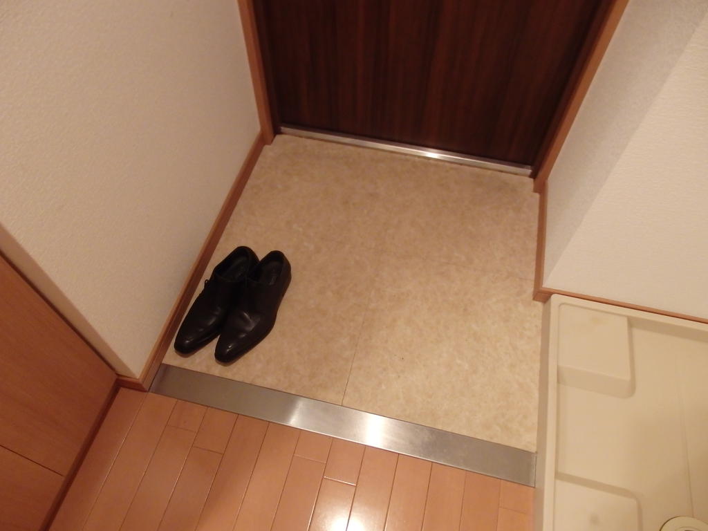玄関　別のお部屋の参考写真となります。