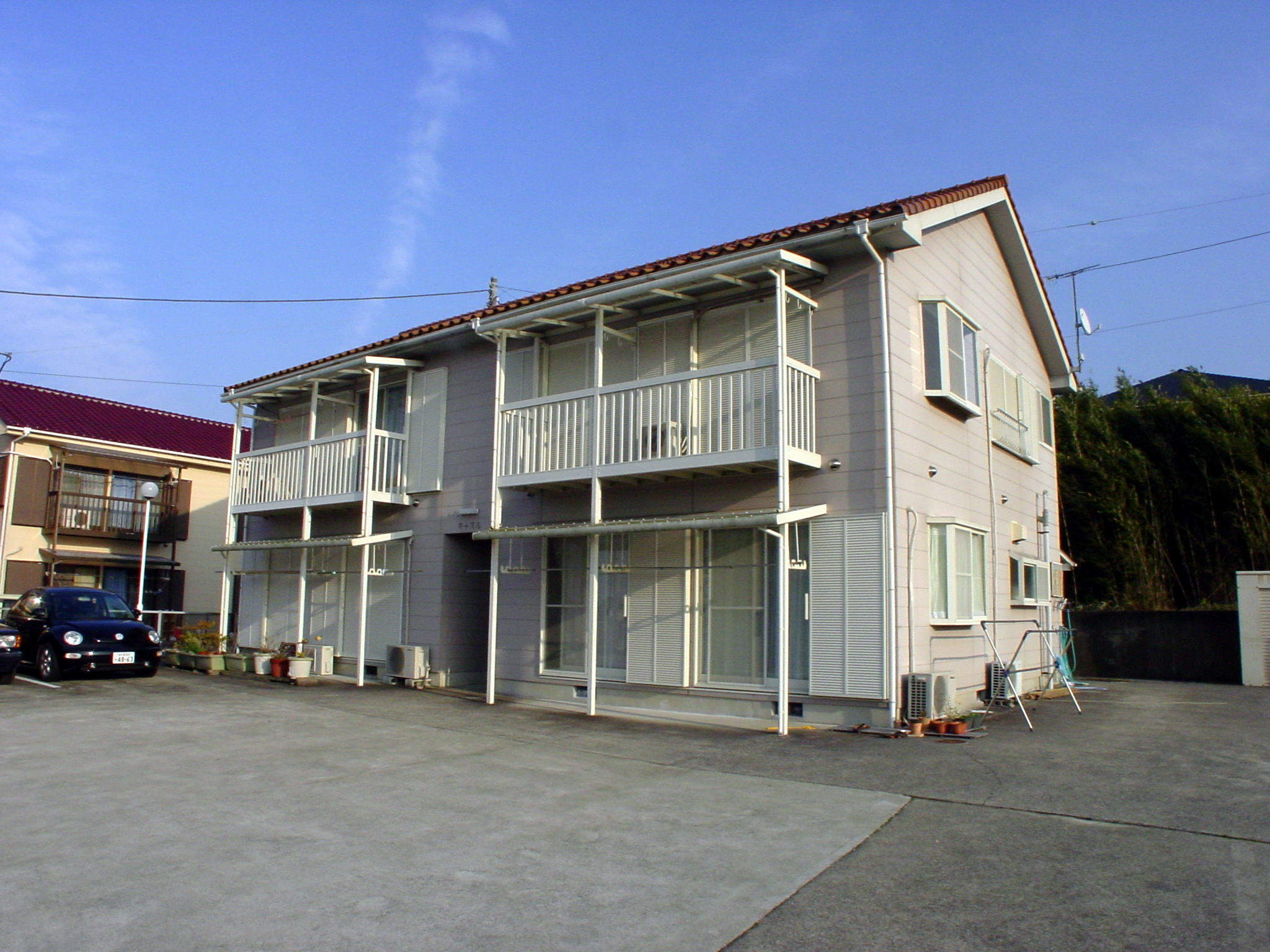 館山市上真倉のアパートの建物外観