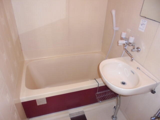 バス・シャワールーム　バス・洗面台