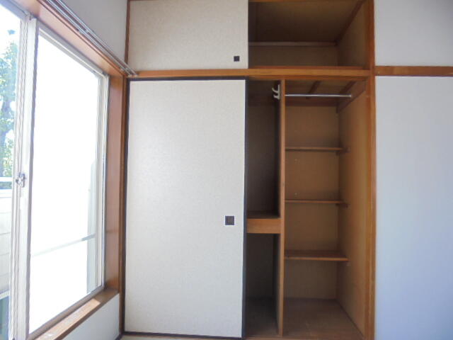 収納　押入