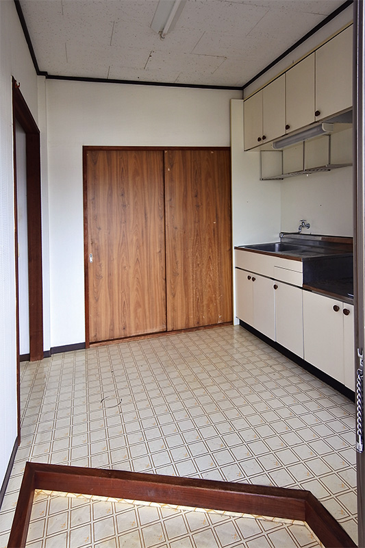 玄関　※写真は同物件の別部屋です