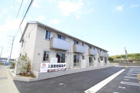 木田郡三木町大字井戸のアパートの建物外観