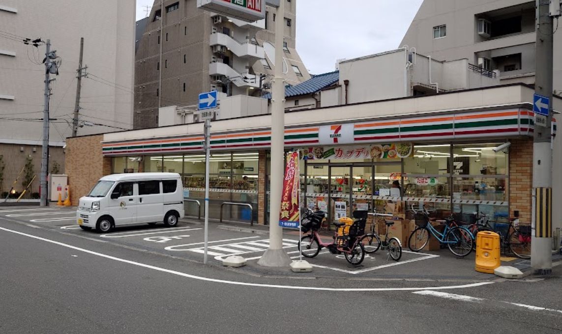 コンビニ　セブンイレブン大阪京町堀3丁目店（コンビニ）まで101m