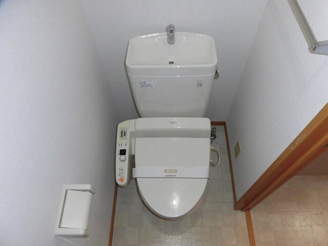 トイレ　Ａ１０２　温水洗浄暖房便座