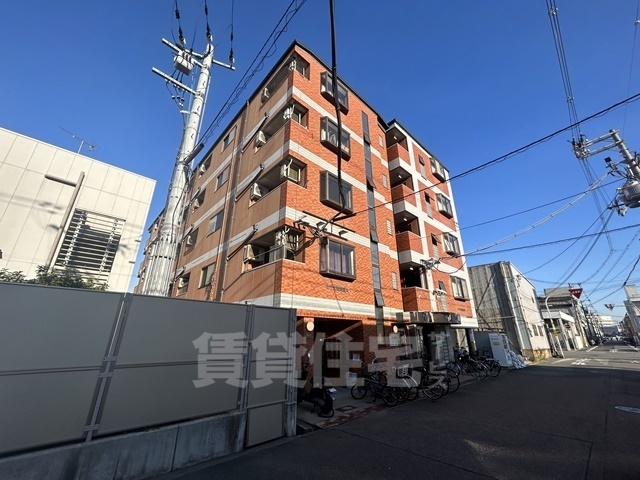 【セラ北加賀屋A棟の建物外観】