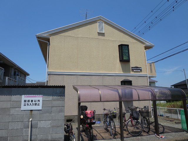 鎌倉市手広のアパートの建物外観