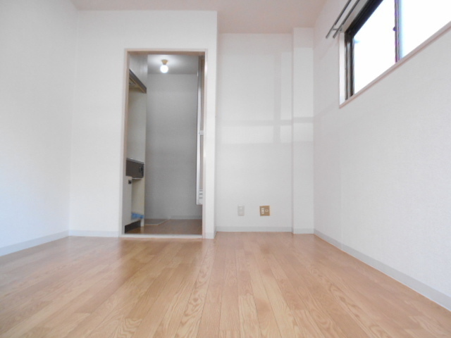 居室・リビング　窮屈さのない洋室のお部屋です