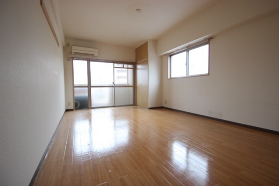 居室・リビング　※別号室の写真です