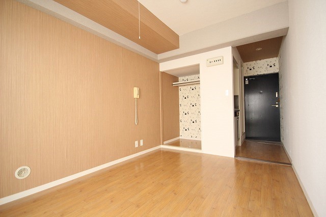 居室・リビング　同物件別室です。