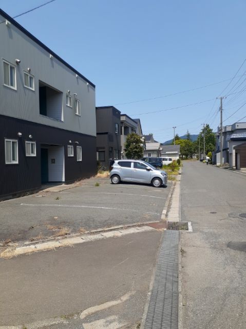 【青森市自由ケ丘のアパートの駐車場】