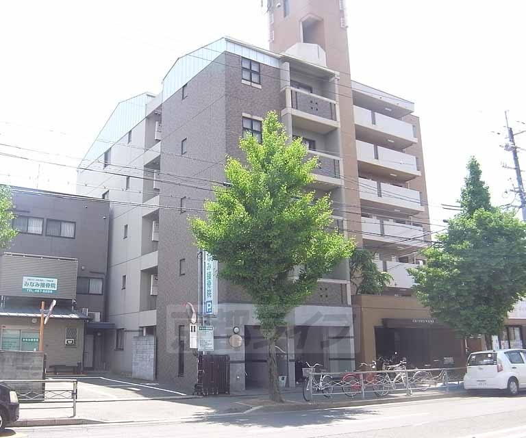 京都市右京区花園木辻南町のマンションの建物外観