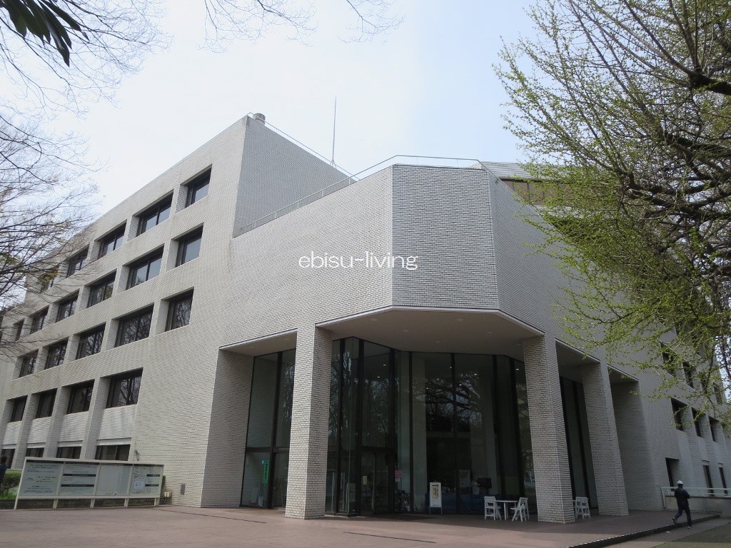 図書館　東京都立中央図書館（図書館）まで715m