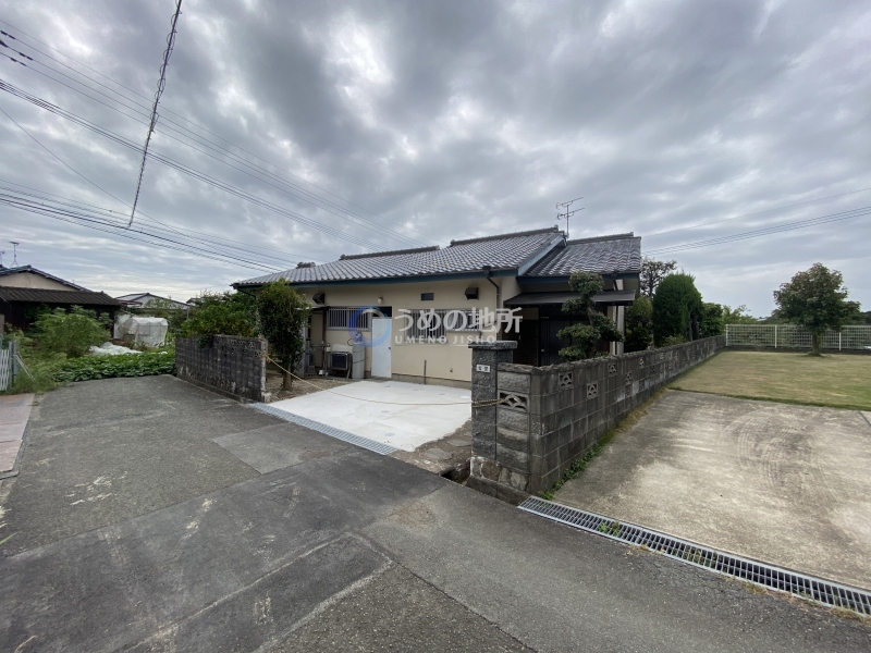 上津町古賀貸家の建物外観