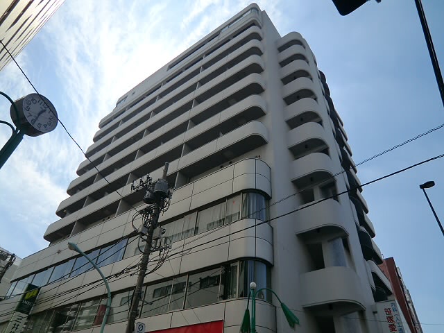 【渋谷区笹塚のマンションの建物外観】