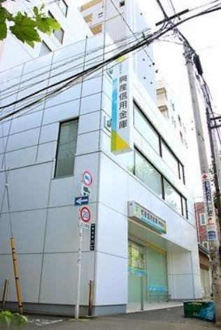 銀行　興産信用金庫新宿支店（銀行）まで556m