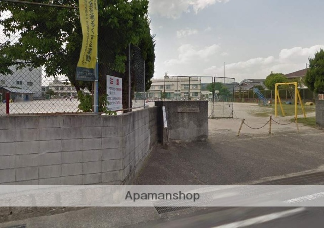 小学校　川下小学校（小学校）まで620m