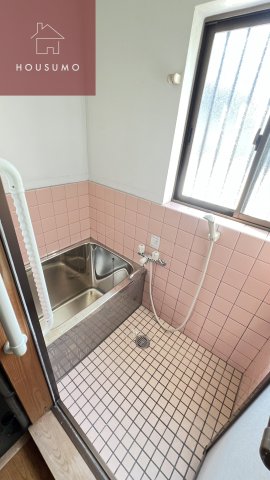 バス・シャワールーム　落ち着いた空間のお風呂です