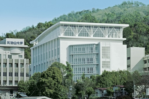 【広島市東区牛田新町のマンションの図書館】