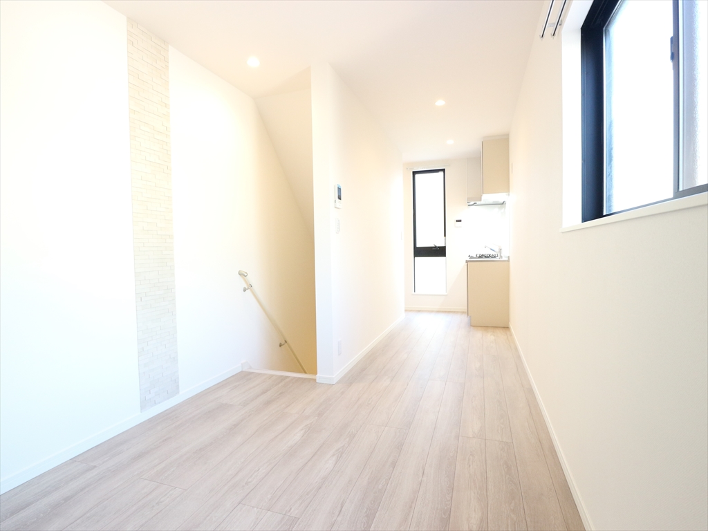 居室・リビング　当社管理物件。初期費用が相場の半分以下でネットも無料。