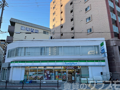 コンビニ　ファミリーマート東淀川駅前店（コンビニ）まで200m