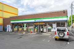 コンビニ　ファミリーマート札幌南7条西7丁目店（コンビニ）まで143m