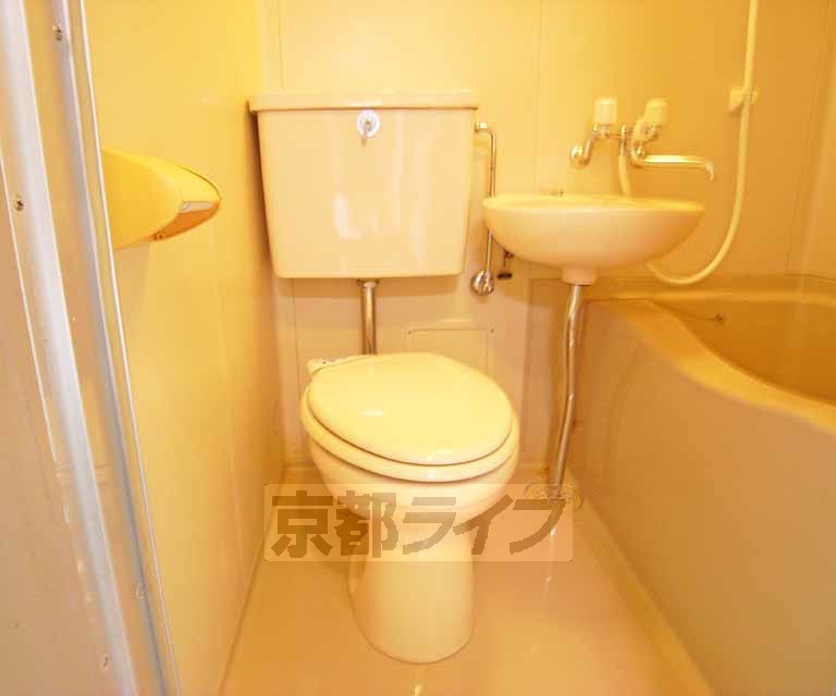 トイレ　ユニットなのでお掃除しやすいです。