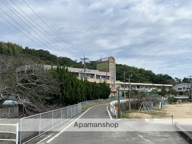 小学校　岡山市立千種小学校（小学校）まで817m