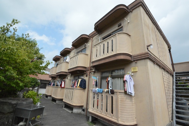 東広島市西条町下見のマンションの建物外観