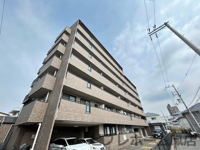 【堺市西区鶴田町のマンションの建物外観】