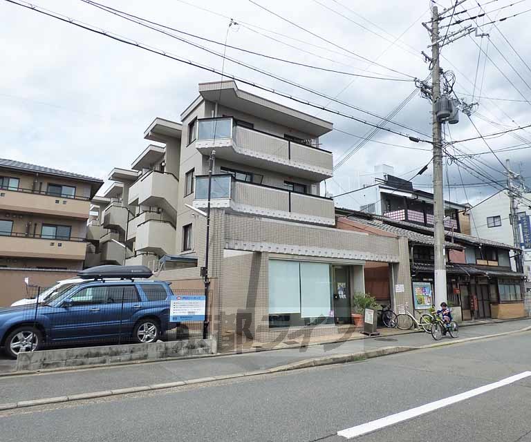 【京都市上京区伊佐町のマンションの建物外観】