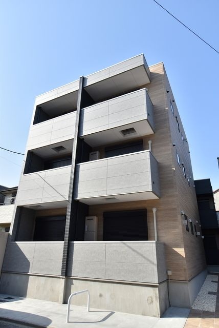 【名古屋市中村区長筬町のアパートの建物外観】