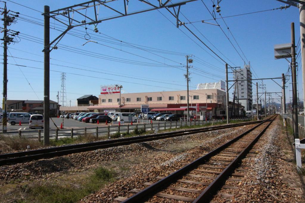 【豊川市牛久保駅通のアパートのスーパー】