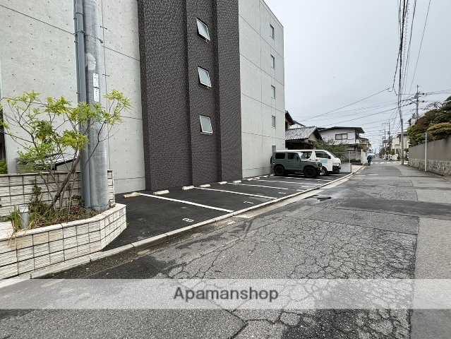 駐車場　ロビー