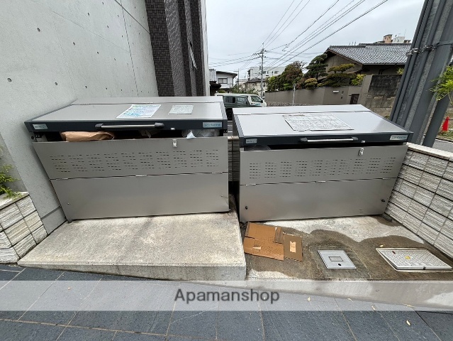 ロビー　駐車場