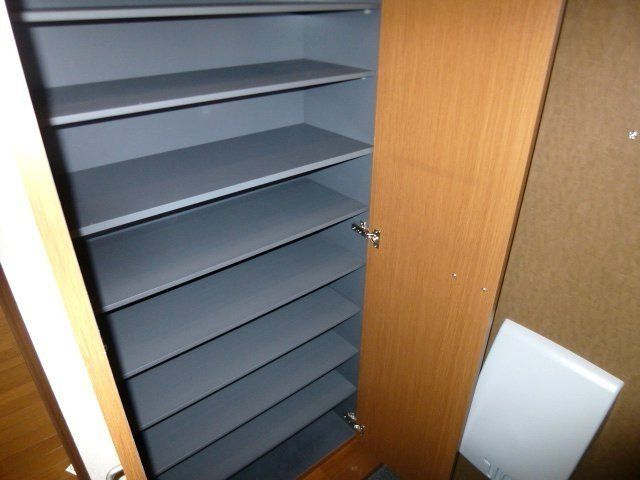 玄関　玄関にシューズボックスがあります。