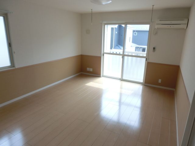 居室・リビング　日当り良好です。