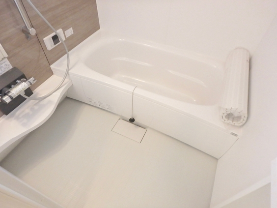 バス・シャワールーム　追焚き・浴室乾燥機付きのバスルーム。