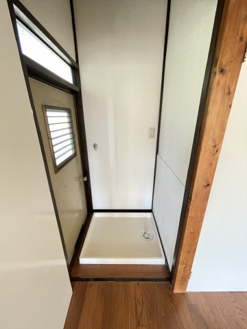 玄関　室内洗濯機置き場ございます。